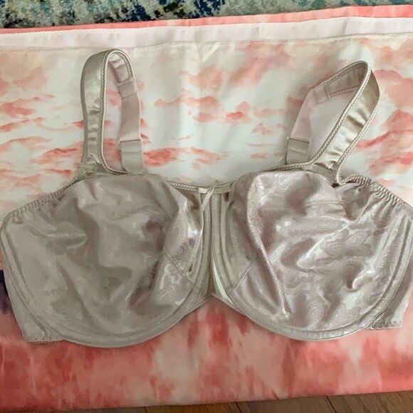 NWOT 38DD Bali bra - Picture 1 of 4